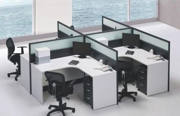 多樣的企業(yè)員工辦公桌我們要怎么選擇？
